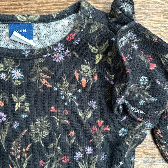 Old Navy Ruffle Ribbed Floral Onesie and Pants Set, Size 3-6 Months - Picture 3 of 7